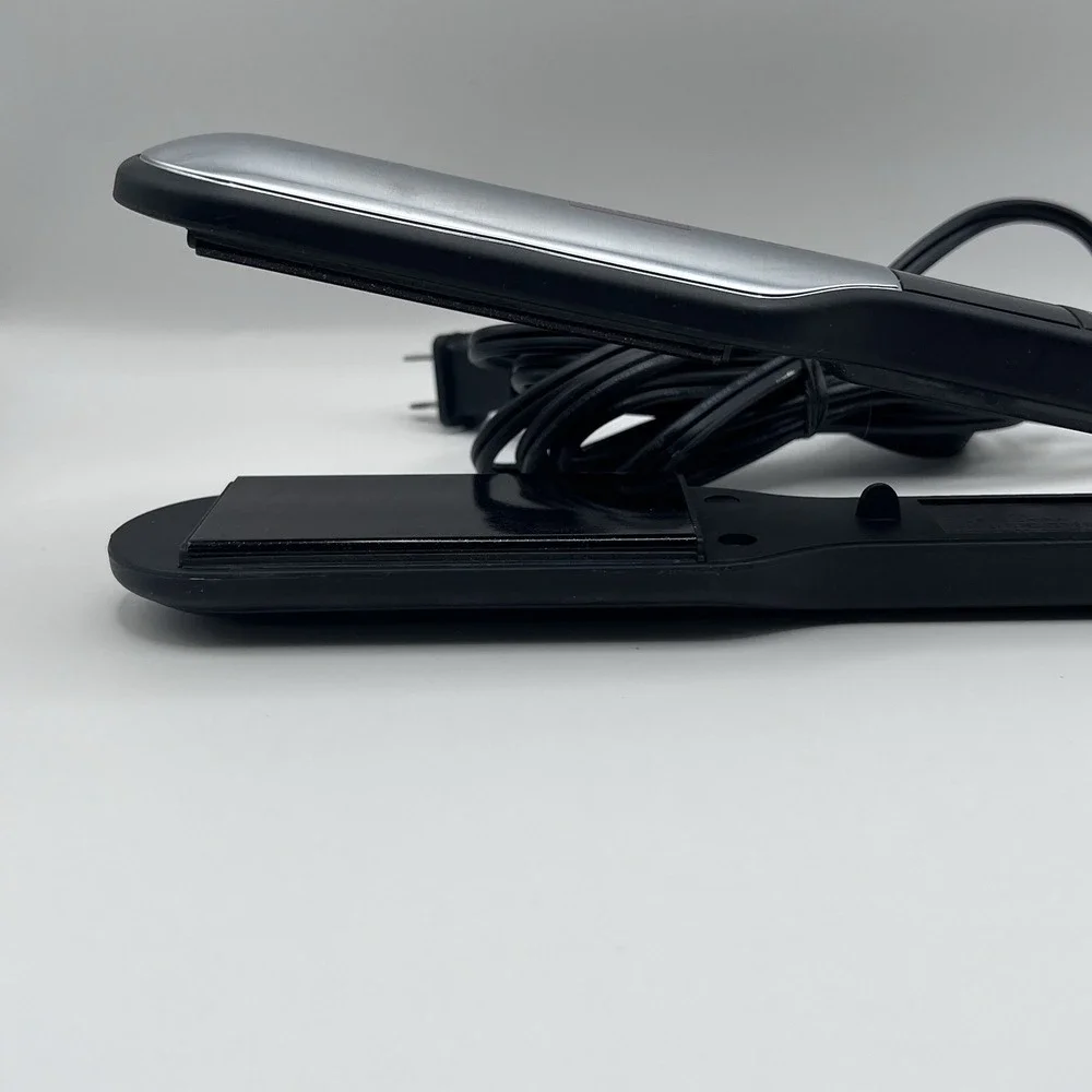 Philips SalonStraight Pro XL hair straightener